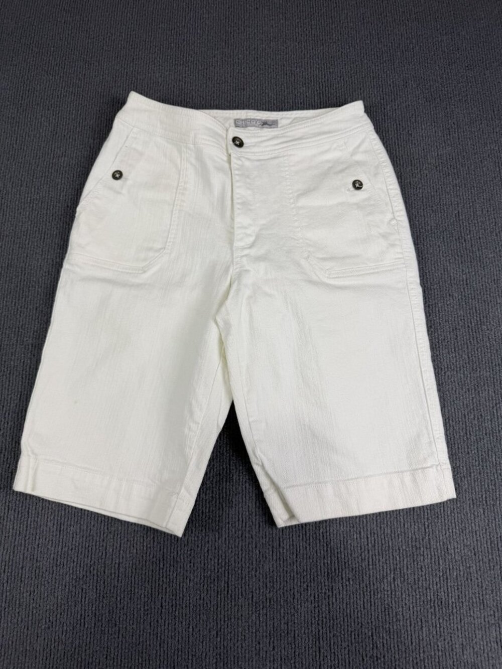 Chicos Platinum Womens White Bermuda Shorts 0.5